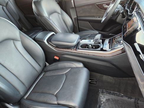 Used 2021 Audi Q8 Prestige w/ Prestige Package image 13