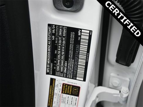 Used 2025 Mercedes-Benz GLC 350e 4MATIC image 18