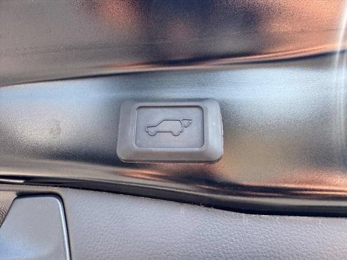 Used 2025 Toyota RAV4 XLE w/ Convenience Package FWD image 11