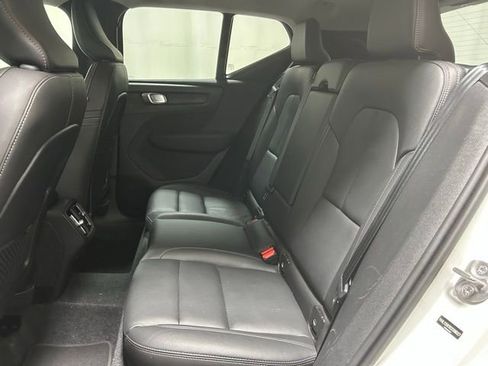 Used 2025 Volvo XC40 B5 Plus AWD/4WD image 10