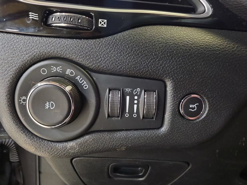 Used 2023 Jeep Cherokee Altitude Lux AWD/4WD image 22