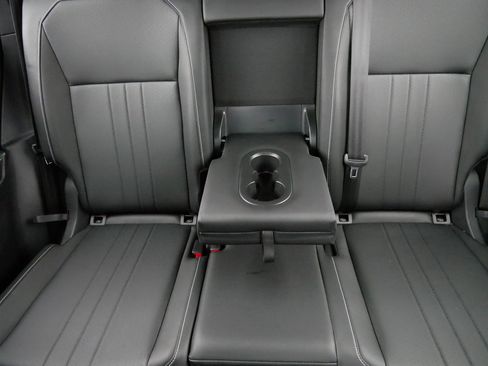 Certified 2023 Volkswagen Tiguan SE R-Line image 13