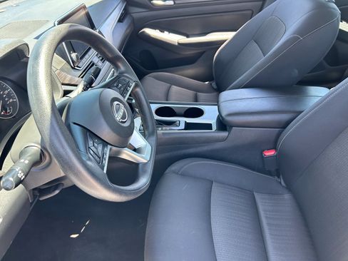Used 2024 Nissan Altima 2.5 SV FWD image 26