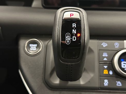 Used 2024 Land Rover Defender 110 S image 29