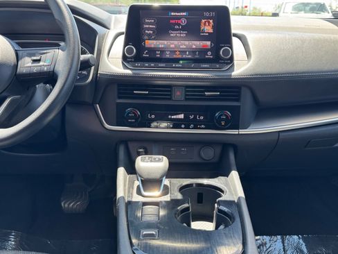 Used 2024 Nissan Rogue SV FWD image 15
