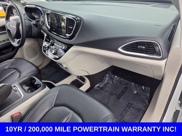 Used 2024 Chrysler Pacifica Touring-L FWD image 16