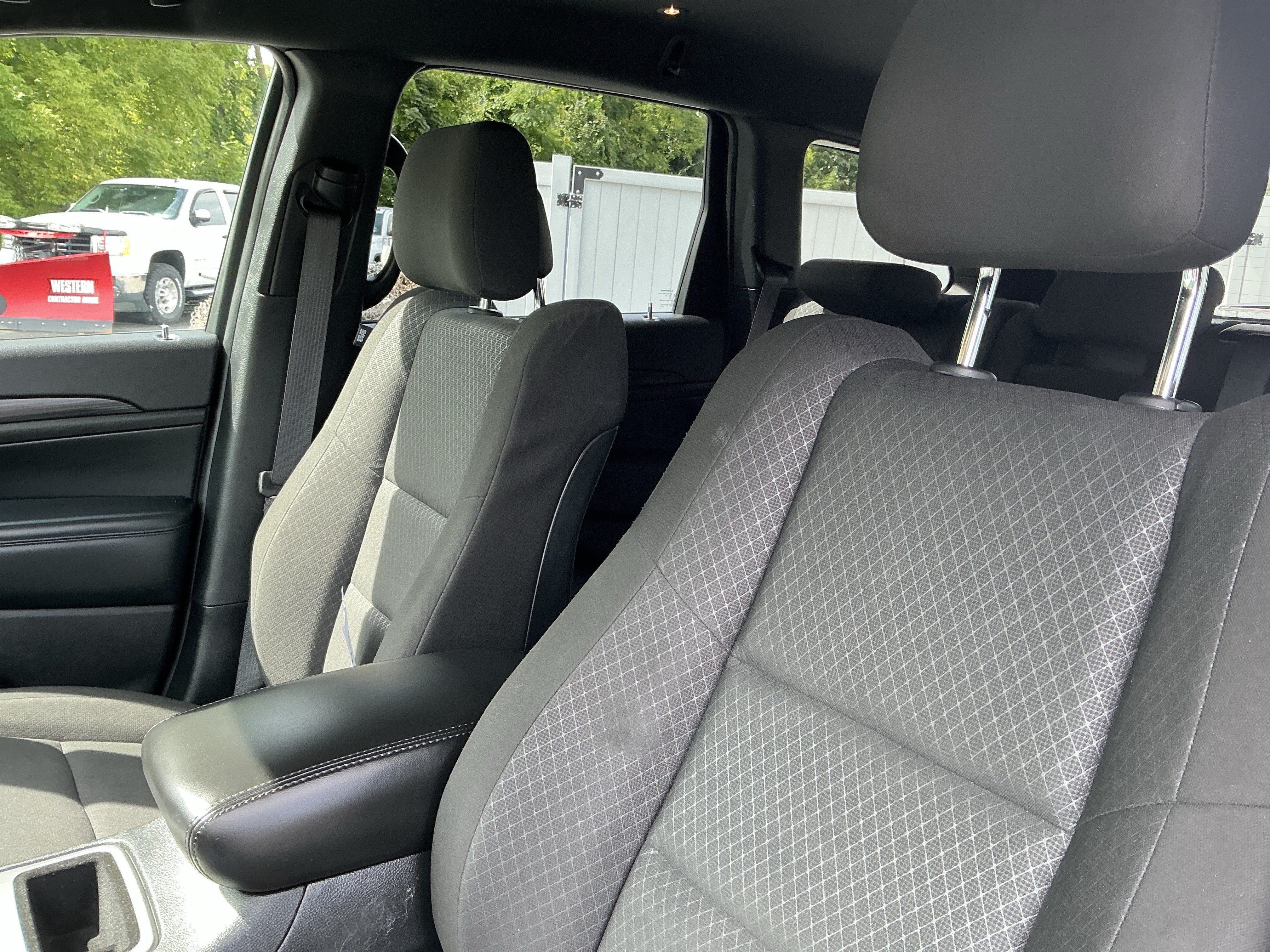 Used 2021 Jeep Grand Cherokee Laredo AWD/4WD image 15