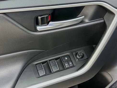 Used 2025 Toyota RAV4 XLE FWD image 15