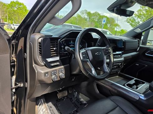 Used 2025 Chevrolet Silverado 2500 LTZ w/ LTZ Plus Package AWD/4WD image 23