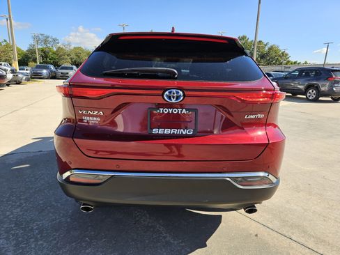 Used 2023 Toyota Venza Limited image 8