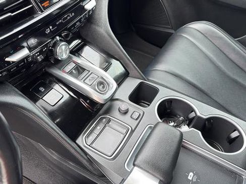 Used 2023 Acura MDX SH-AWD image 23