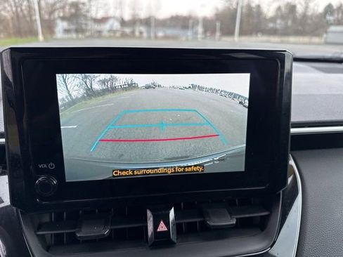 Used 2024 Toyota Corolla Cross LE image 28