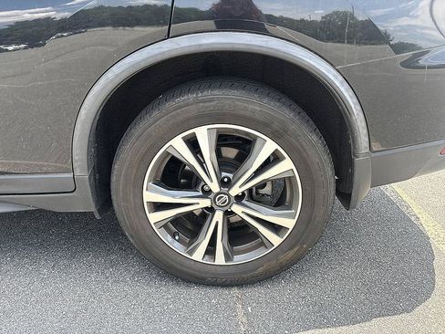Used 2019 Nissan Rogue SV w/ Premium Package FWD image 19