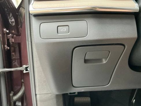 Certified 2025 Volvo XC90 B5 Plus AWD/4WD image 22
