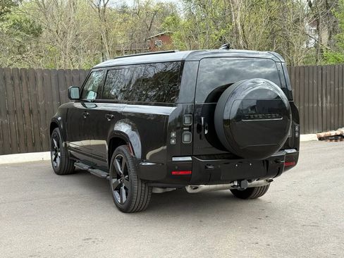 New 2026 Land Rover Defender 130 X-Dynamic SE AWD/4WD image 3