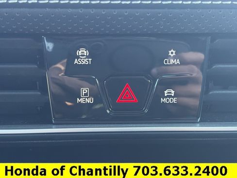 Used 2024 Volkswagen Atlas Cross Sport SE AWD/4WD image 16