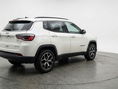 Used 2025 Jeep Compass Limited AWD/4WD image 9