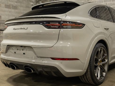 Used 2021 Porsche Cayenne Turbo S image 21