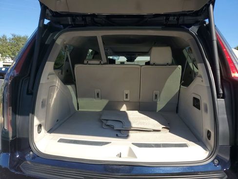 Certified 2022 Cadillac Escalade ESV Premium Luxury Platinum w/ Heavy-Duty Trailer Package image 25