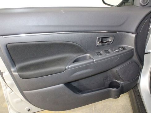 Used 2025 Mitsubishi Outlander Sport ES image 15