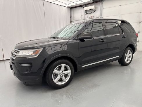 Used 2018 Ford Explorer XLT FWD image 3