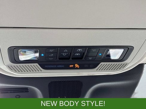 Used 2025 Ford Expedition Active image 41