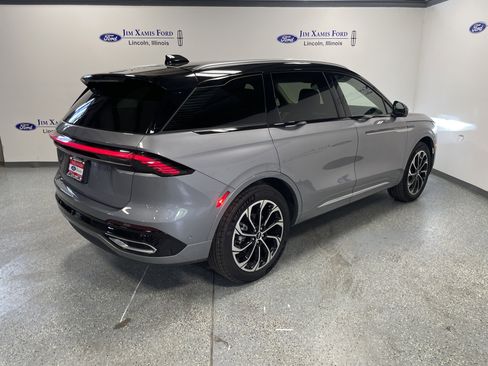 Used 2024 Lincoln Nautilus Reserve w/ Equipment Group 202A image 6