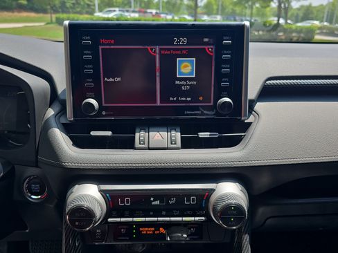 Used 2019 Toyota RAV4 Limited w/ Cold Weather Package FWD image 19