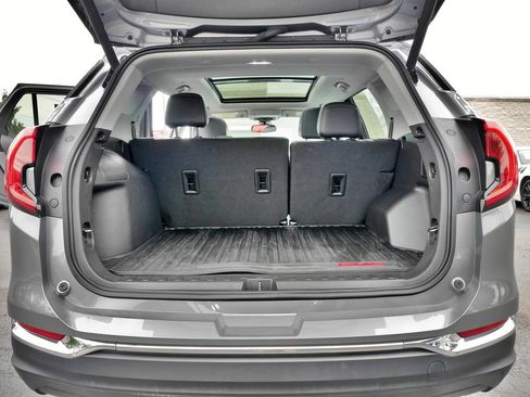 Used 2024 GMC Terrain SLT AWD/4WD image 17