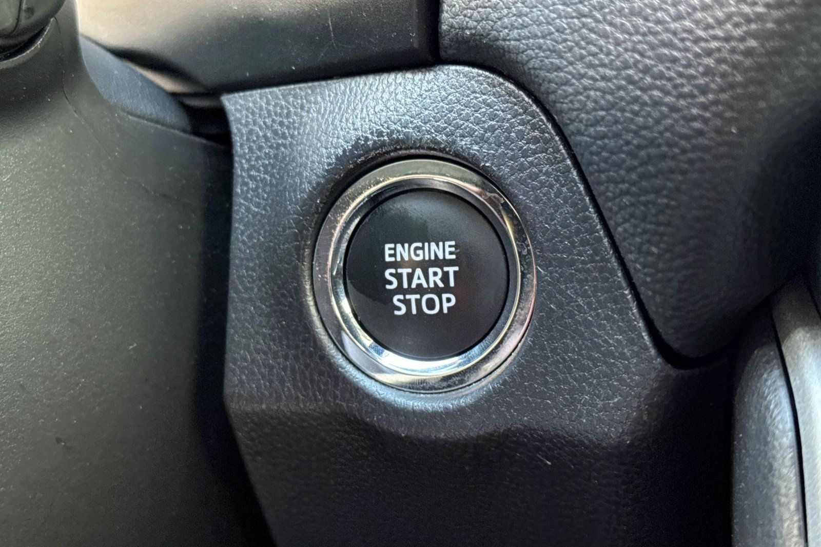 Used 2025 Toyota RAV4 XLE FWD image 17