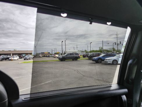 Used 2020 Chrysler Pacifica Limited w/ S Appearance Package FWD image 30