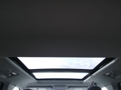 Used 2023 Ford Explorer XLT w/ XLT Sport Appearance Package image 11