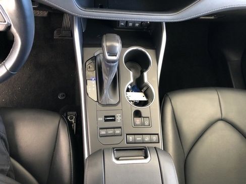Used 2020 Toyota Highlander XLE image 32