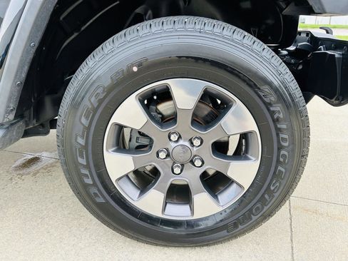 Used 2019 Jeep Wrangler Unlimited Sahara AWD/4WD image 36