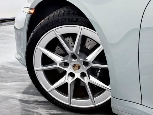 Used 2025 Porsche 911 Carrera RWD image 17