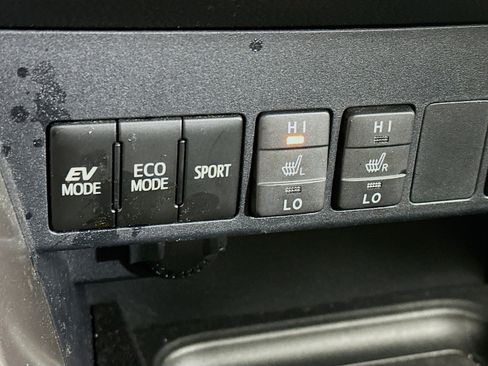 Used 2016 Toyota RAV4 Limited AWD/4WD image 26
