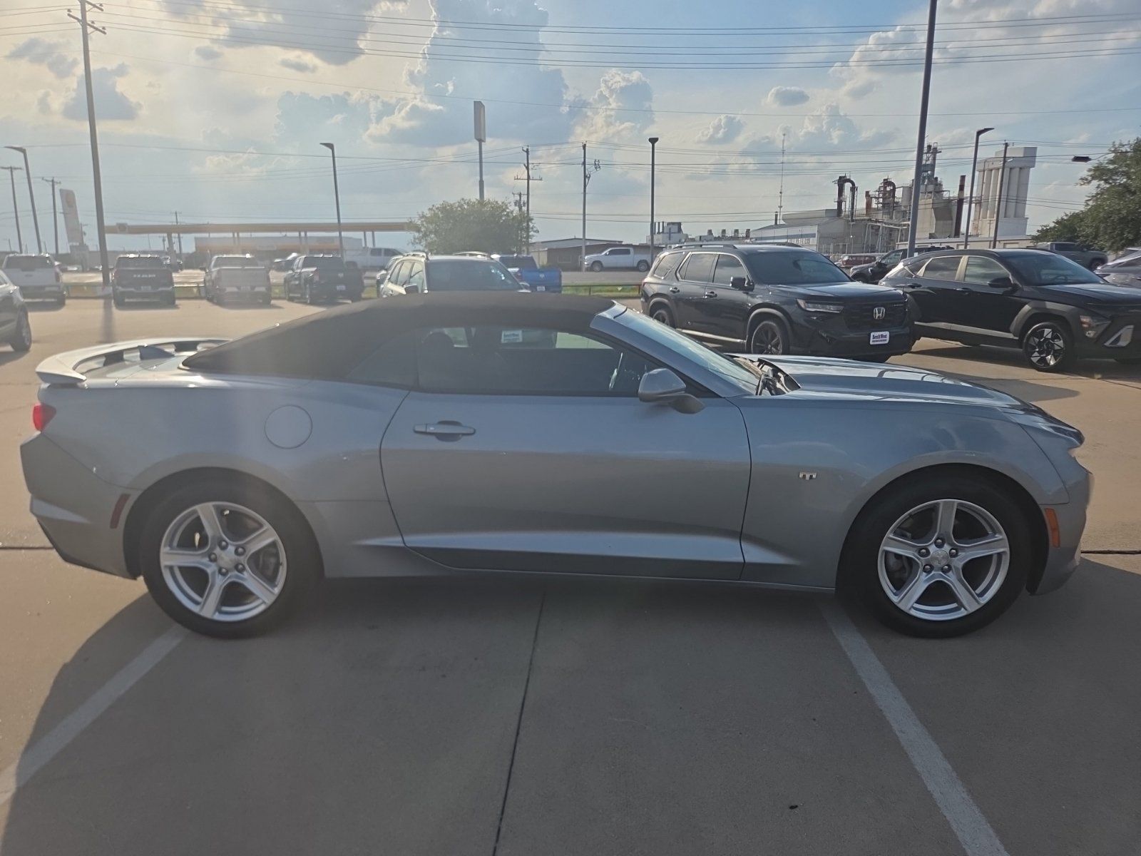 Used 2023 Chevrolet Camaro LT RWD image 4