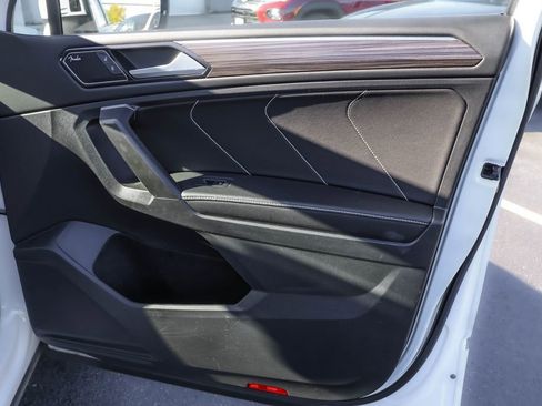 Certified 2022 Volkswagen Tiguan SEL R-Line image 37