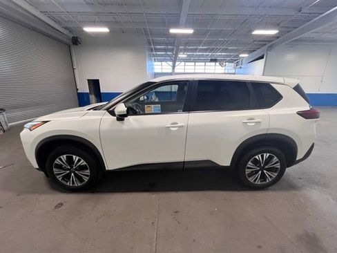 Used 2023 Nissan Rogue SV image 6