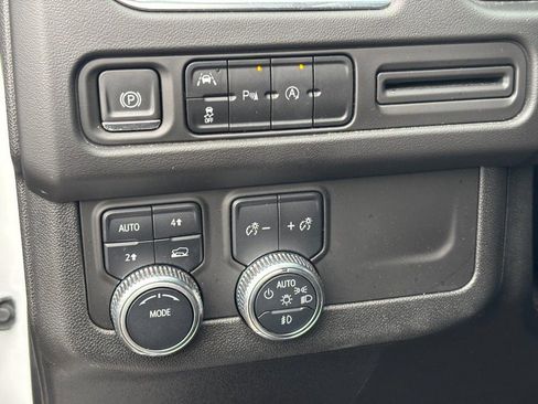 Used 2023 GMC Yukon SLT image 18