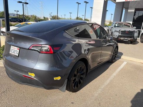Used 2022 Tesla Model Y Long Range AWD/4WD image 6