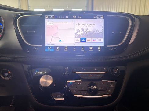 New 2026 Chrysler Pacifica Limited image 21