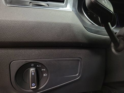 Used 2019 Volkswagen Tiguan SE w/ Panoramic Sunroof Package FWD image 27