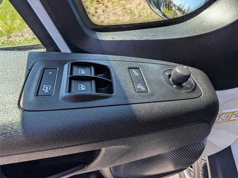 Used 2024 RAM ProMaster 2500 w/ Premium Convenience Group image 17