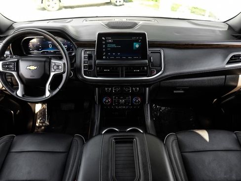 Used 2023 Chevrolet Suburban Premier image 10