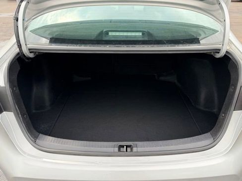Used 2020 Toyota Corolla LE image 23