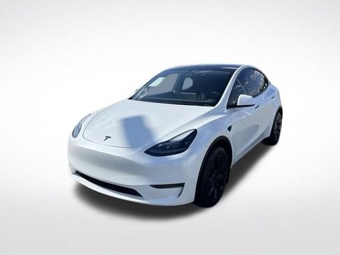 Used 2024 Tesla Model Y Long Range AWD/4WD image 3