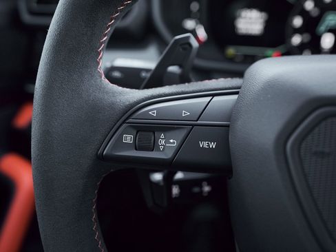 Used 2025 Lamborghini Urus SE image 56