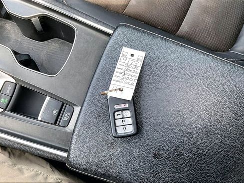 Used 2018 Honda Accord Sport image 30