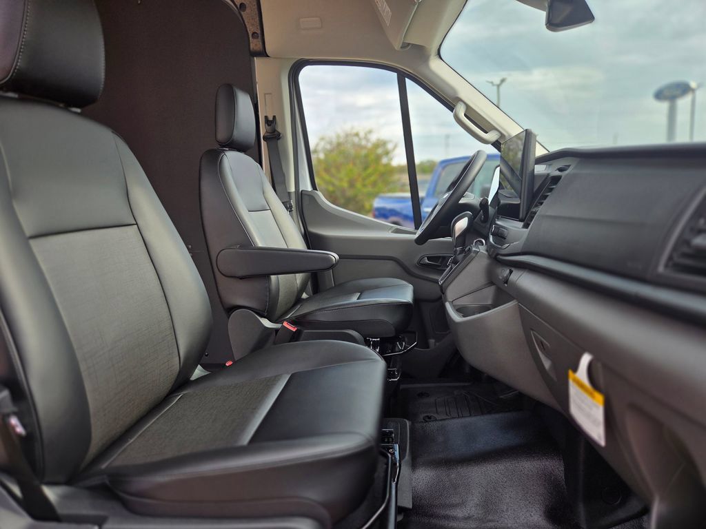 New 2026 Ford Transit 250 148 Medium Roof w/ Load Area Protection Package RWD image 10